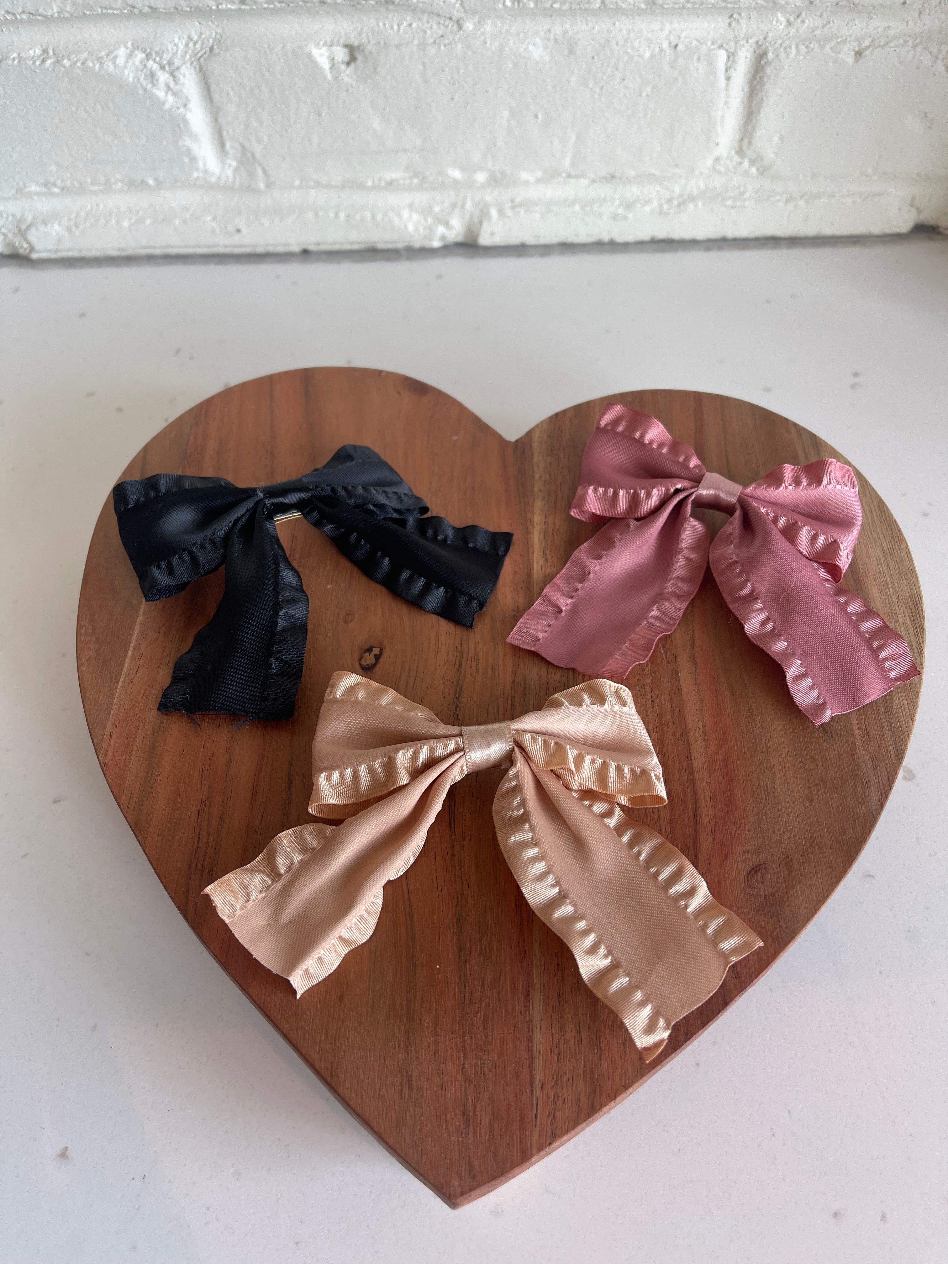 Ruffle Ribbon Bows - Short Tail